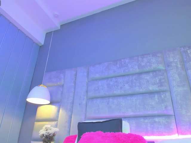 AteneaRoldan live cam on BongaCams
