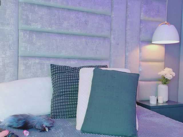 AteneaRoldan's BongaCams show and profile