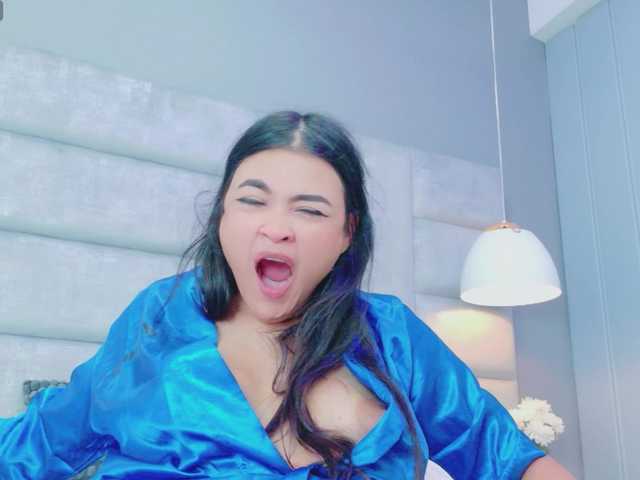 AteneaRoldan's BongaCams show and profile