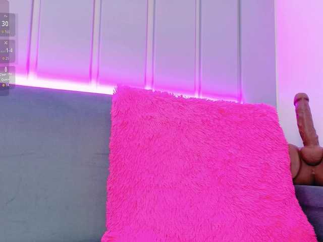 AteneaRoldan live cam on BongaCams