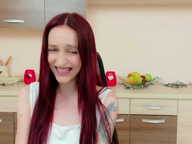 Julia-Jae live webcam show