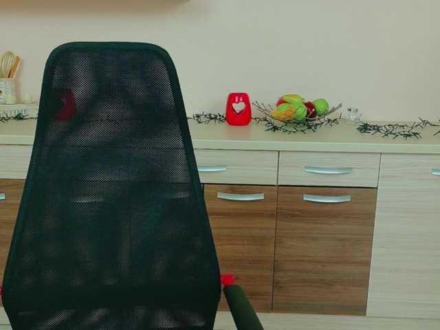 Julia-Jae's BongaCams show and profile