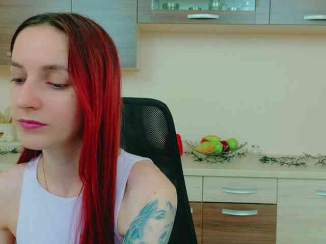 Julia-Jae webcam