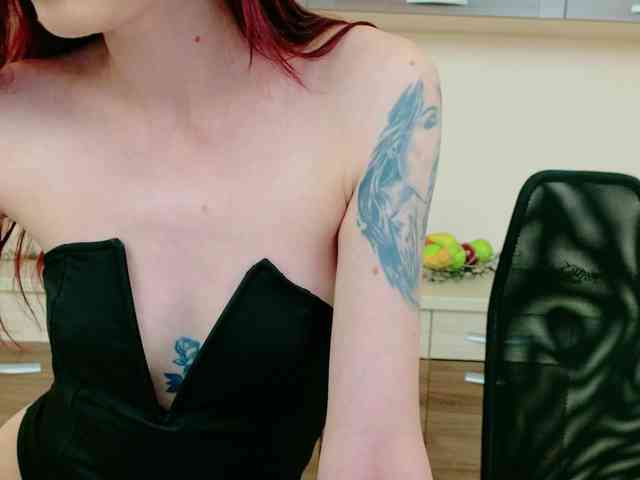 Julia-Jae webcam