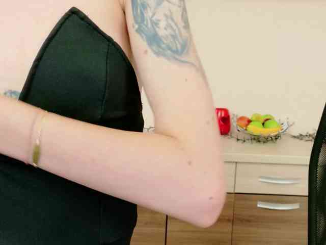 Julia-Jae webcam