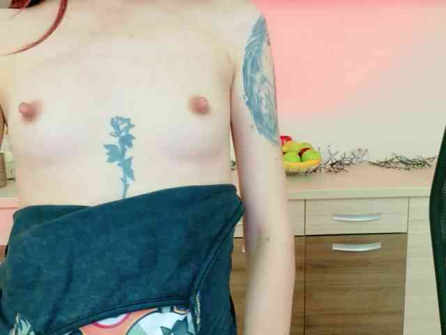 Julia-Jae webcam