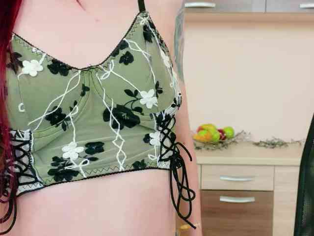 Julia-Jae webcam