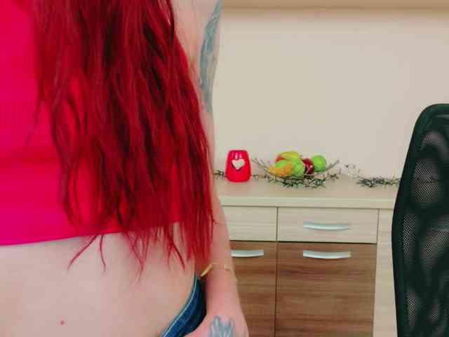 Julia-Jae webcam