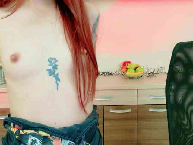 Julia-Jae webcam