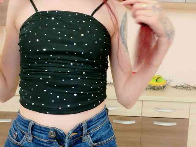 Julia-Jae webcam