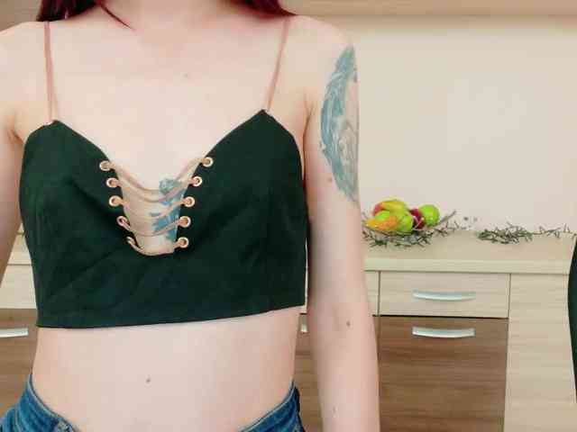 Julia-Jae webcam