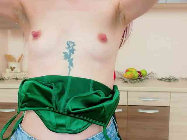 Julia-Jae webcam