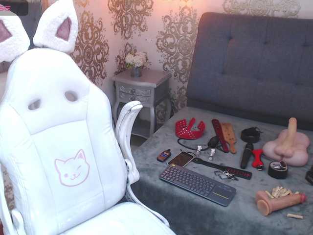 KendyLoveLans live webcam show