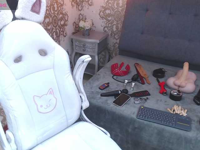 KendyLoveLans live webcam show