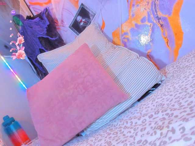 Violethorny05 live cam preview