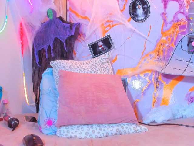Violethorny05 live cam preview