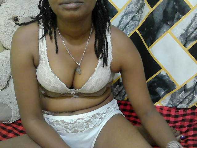 sexybounty2 live cam on BongaCams
