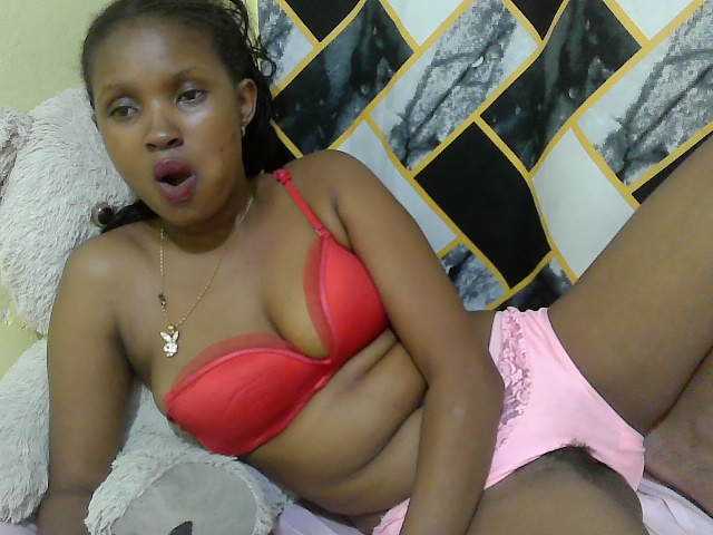 sexybounty2 live cam on BongaCams