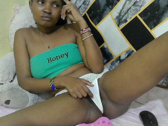 sexybounty2 live cam on BongaCams
