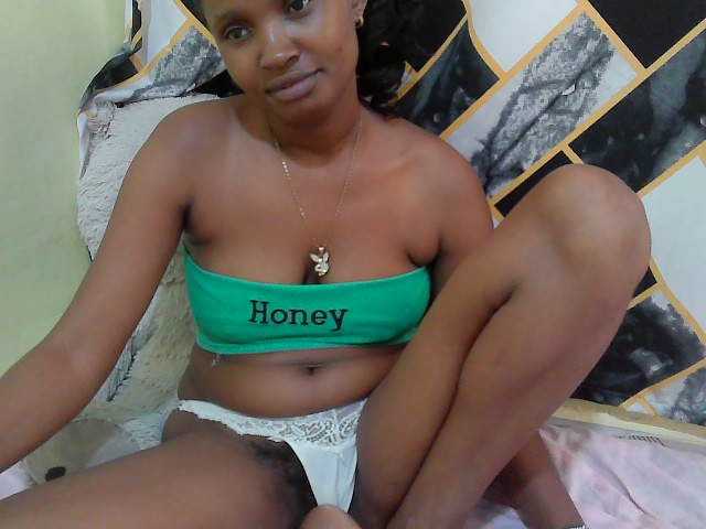sexybounty2 live cam on BongaCams