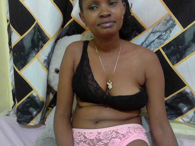 sexybounty2 live cam on BongaCams