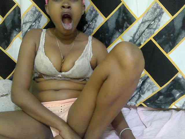 sexybounty2 webcam