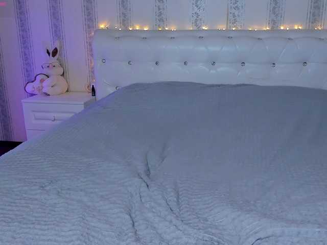 Sunnny live cam on BongaCams