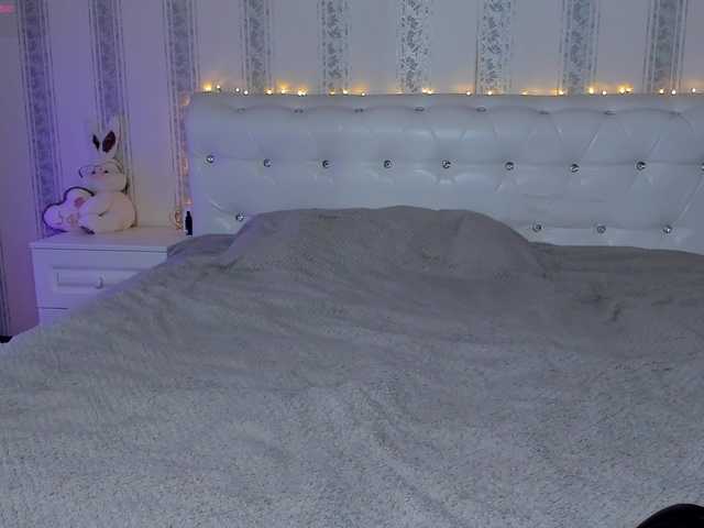 Sunnny live cam on BongaCams