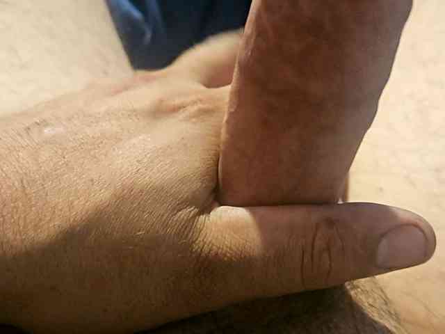Average-Cock-Guy Live Webcam on BongaCams