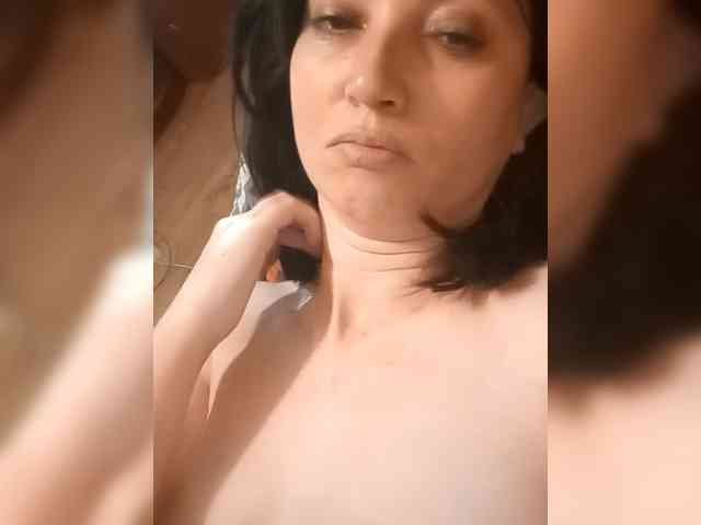 Lena-33 webcam