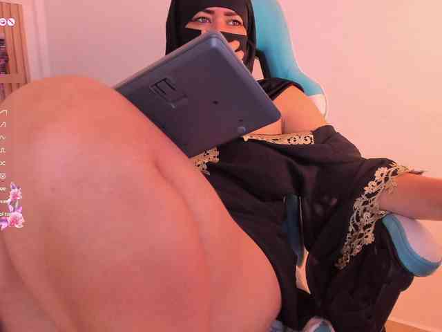 Model: Layla-arabelle
