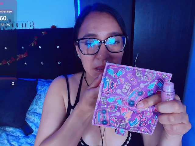 KattyLatina live cam on BongaCams