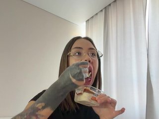 v_-_-_v Porn Show
