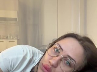 v_-_-_v Porn Show