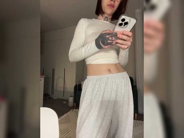 IRAONIC's BongaCams show and profile