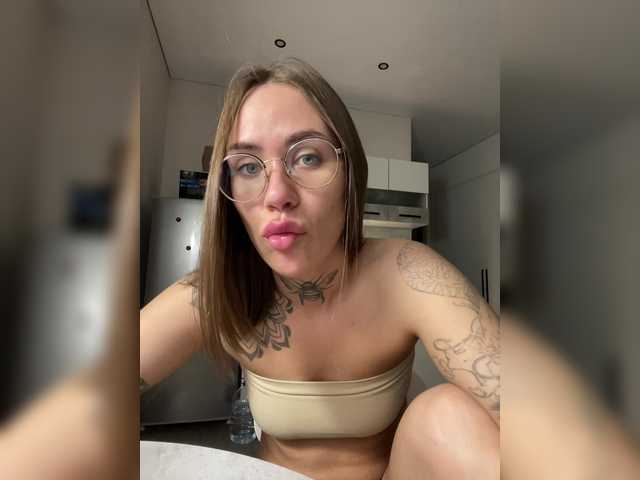 IRAONIC live cam on BongaCams
