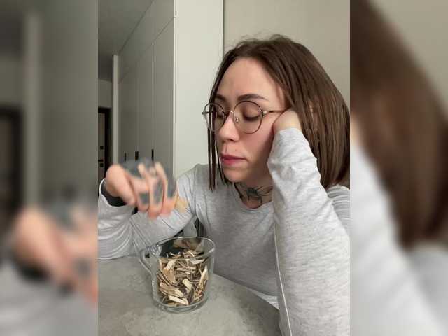 IRAONIC's BongaCams show and profile