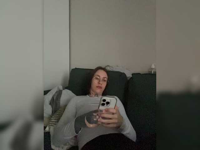 IRAONIC's BongaCams show and profile