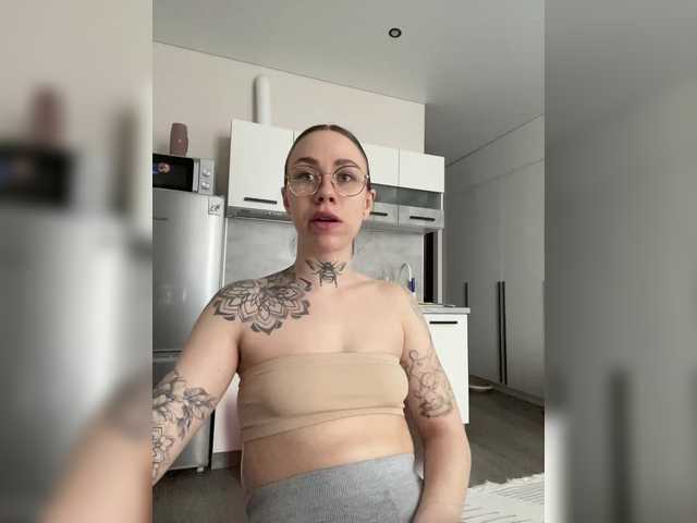 IRAONIC's BongaCams show and profile