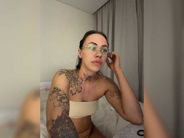 IRAONIC live cam on BongaCams