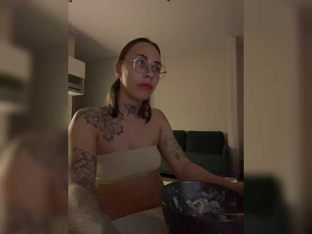 v_-_-_v live webcam show
