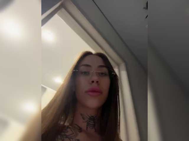 v_-_-_v live cam on BongaCams