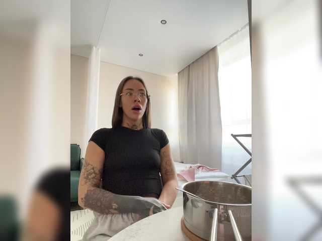 v_-_-_v — live female cam