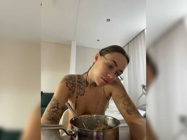 IRAONIC live cam on BongaCams