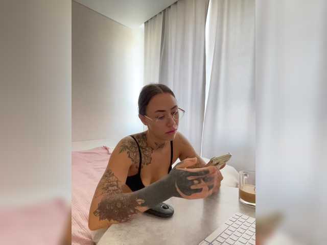 IRAONIC live cam on BongaCams