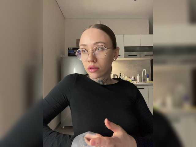 IRAONIC's BongaCams show and profile