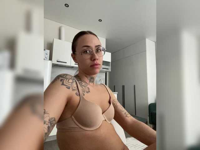 v_-_-_v live webcam show