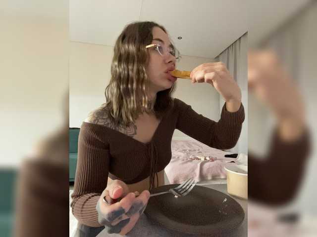 v_-_-_v live cam preview
