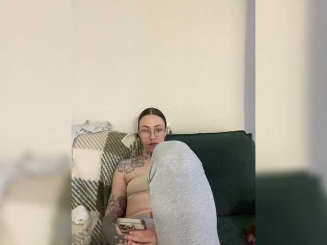 IRAONIC's BongaCams show and profile