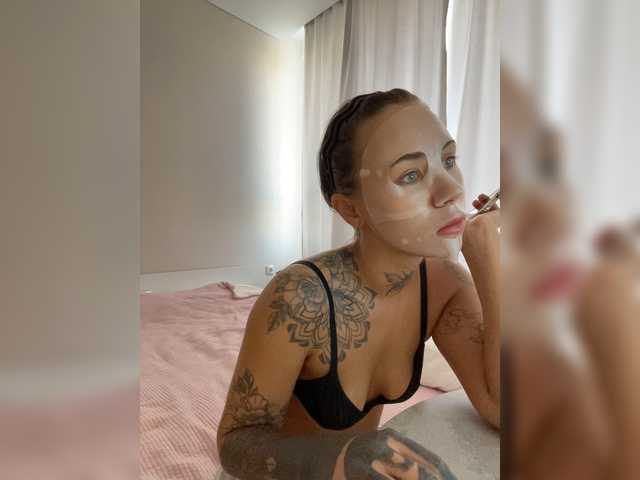 IRAONIC live cam on BongaCams